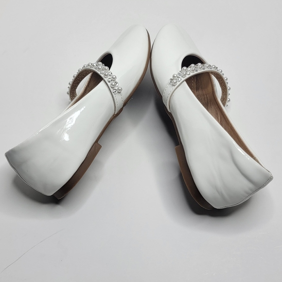 Elegant White Kids Shoes with Pearl Strap - Picture 11 of 12